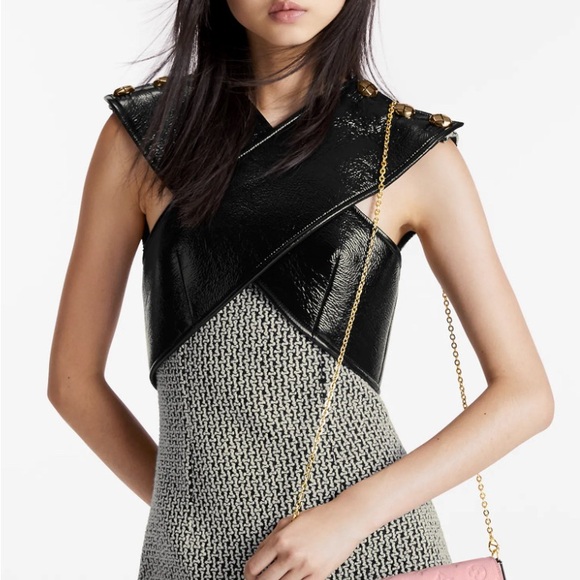 EUC Louis Vuitton Epi Pochette Felice. Rose Ballerine. Silver removeable chain. - Picture 2 of 16